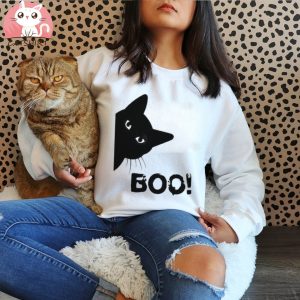 Boo! Funny Hiding Peekaboo Scary Halloween Cat Classic T Shirt