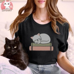 Cat and Books shirt, book shirt, cat shirt, bookish shirt, book lover shirt, reading gift, cat lover shirt, cat lover gift, reading shirt