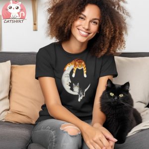 Cute cats and smiling moon Round neck T Shirt