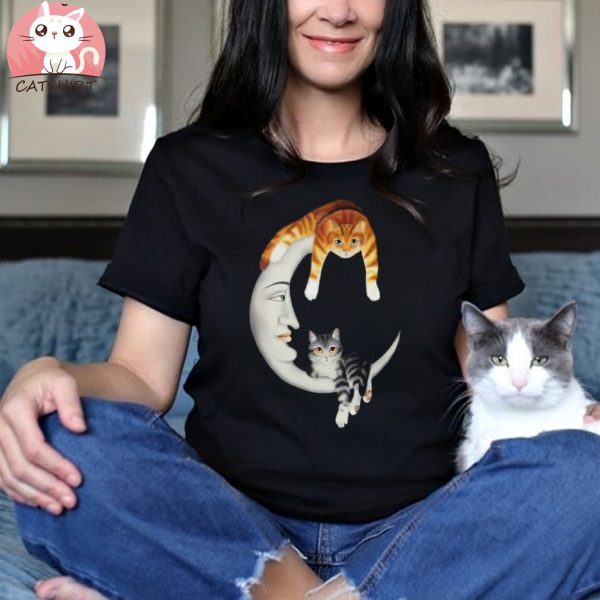 Cute cats and smiling moon Round neck T Shirt