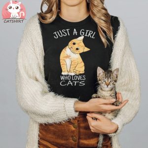 JUST A GIRL WHO LOVES CATS V neck T Shirt