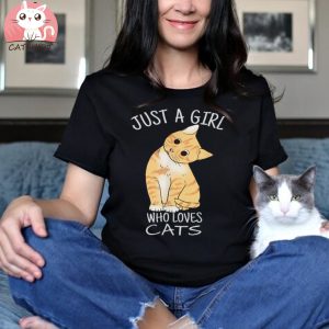 JUST A GIRL WHO LOVES CATS V neck T Shirt