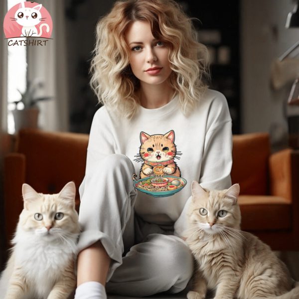 A Kitty's Culinary Adventure with Ramen. T Shirt