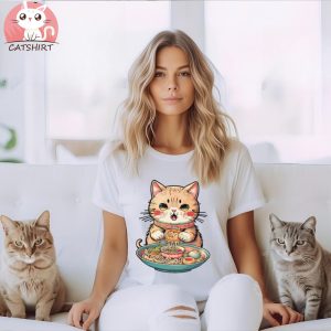 A Kitty's Culinary Adventure with Ramen. T Shirt