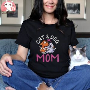 Cat And Dog Mom Cats Dogs Lover Mother Mommy Mama Women's T Shirt