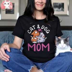 Cat And Dog Mom Cats Dogs Lover Mother Mommy Mama t shirt