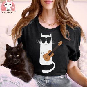 Cat Wearing Sunglasses Playing Ukulele. t shirt