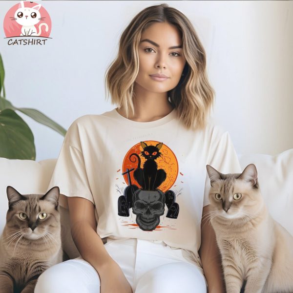 Cute Halloween Gothic Black Cat Standing On Skull Art T Shirt