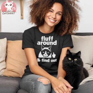 Fluff Around & Find Out Cool Hilarious Angry Cat Flipping The Bird Animal Pun Cat Dad Mom Sharing Memes Influencers Crewneck Sweater