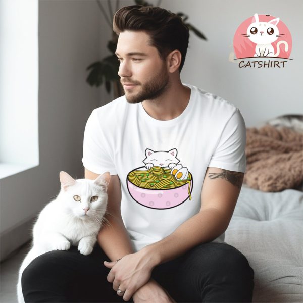 Funny cat eating yummy ramen noodles T Shirt