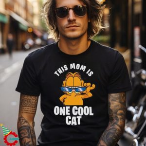 Garfield This Mom Is One Cool Cat Women's T Shirt