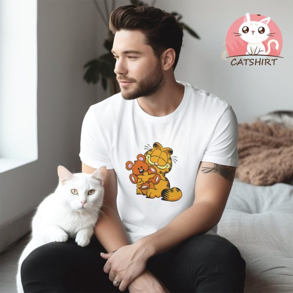 Garfield and bear Classic T Shirt