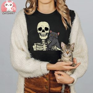 Halloween Black Cat On Skeleton Shoulder Costume Men T shirt