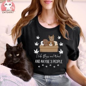 I Like Dogs And Weed And Maybe 3 People Funny Dog Lover Dog Mom Dog Dad Weed Es T shirt