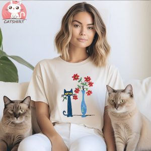 Pete The Cat With Red Flowers Women's Short Sleeve Graphic T Shirt