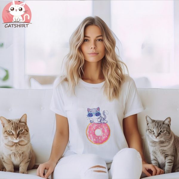 Sunglasses Cat on Donut Classic T Shirt