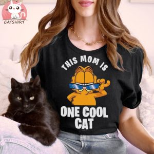 Garfield This Mom Is One Cool Cat Women's T Shirt