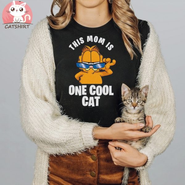 Garfield This Mom Is One Cool Cat Women's T Shirt