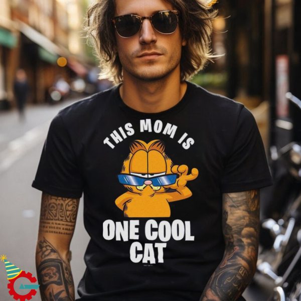 Garfield This Mom Is One Cool Cat Women's T Shirt