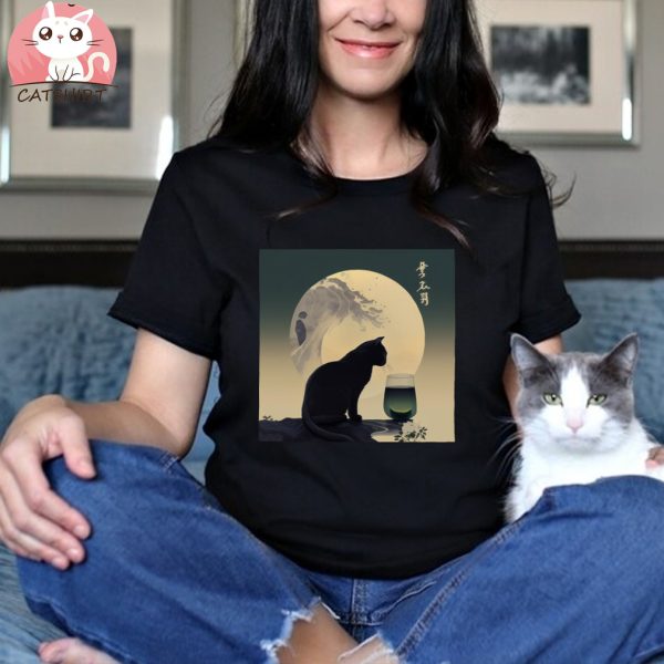 Black cat moon sake Japan T Shirt