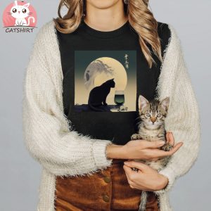 Black cat moon sake Japan T Shirt