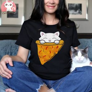 Cat eating a pizza T Shirt