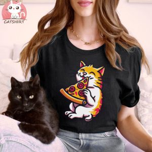 Cat eats pizza T Shirt