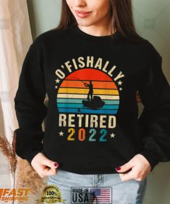 Ofishally Retired 2022 Fishing Retro Retirement Dad Men T Shirt