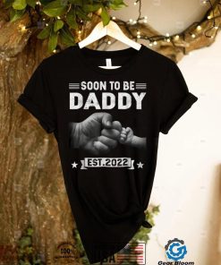 Soon To Be Daddy Est 2022 Retro Fathers Day New Dad Mens T Shirt