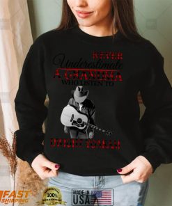 Never Underestimate a Grandma who listens to Dwight Yoakam Essential T Shirt