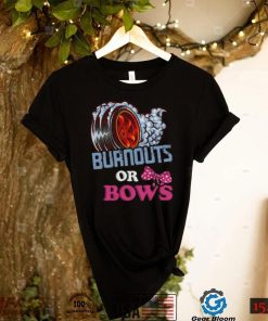 Burnouts or Bows Gender Reveal – Dad Mom Witty Party Short Sleeve Unisex T Shirt