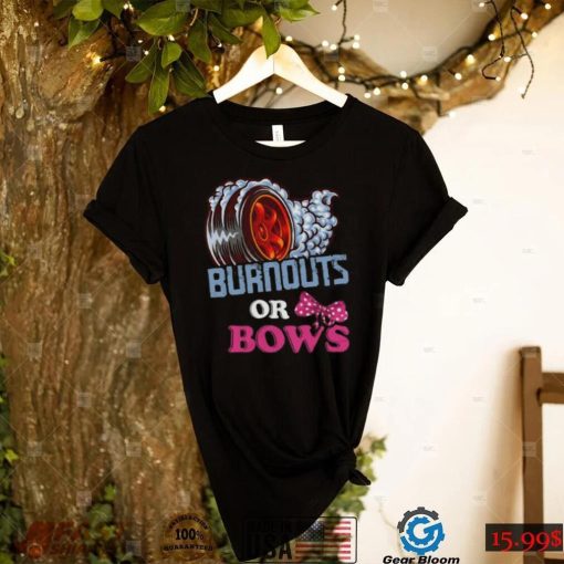 Burnouts or Bows Gender Reveal – Dad Mom Witty Party Short Sleeve Unisex T Shirt