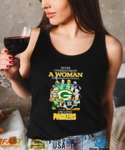 never underestimate a woman who understands football and loves packer all signature shirt shirt