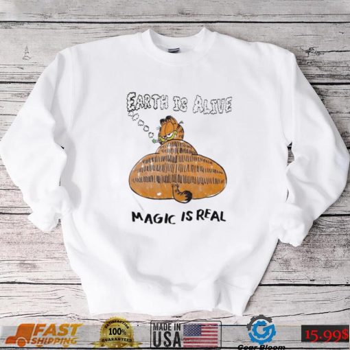 Garfield cat earth is alive magic is real t shirt