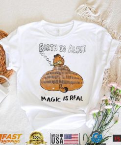 Garfield cat earth is alive magic is real t shirt