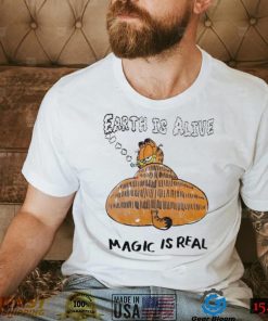 Garfield cat earth is alive magic is real t shirt