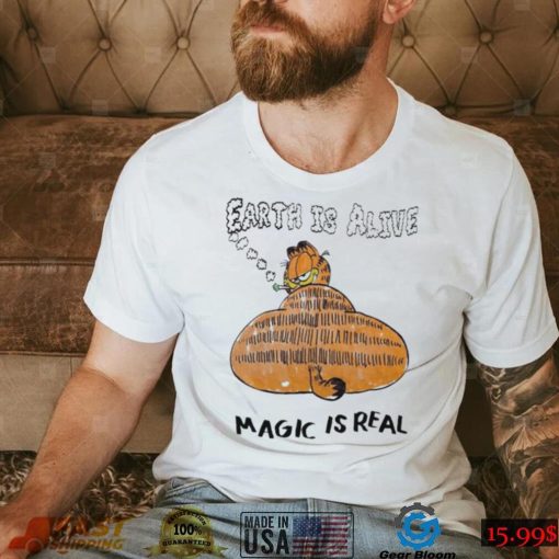 Garfield cat earth is alive magic is real t shirt