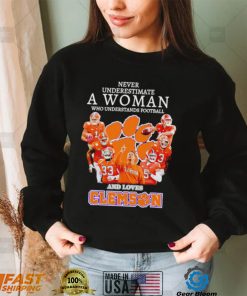 Never underestimate a woman who understands football and loves Clemson Tigers 2022 shirt