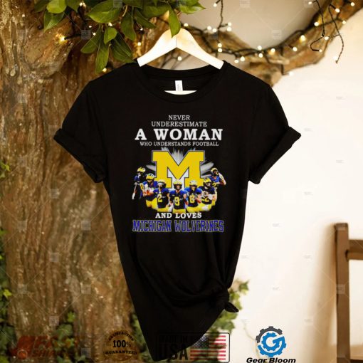 Never underestimate a woman who understands football and loves Michigan Wolverines 2022 shirt