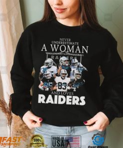 Funny never underestimate a woman who understands football and loves Oakland Raiders signatures 2022 shirt