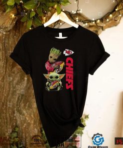 Groot Vs Baby Yoda Hug Kansas City Chiefs Christmas T Shirt