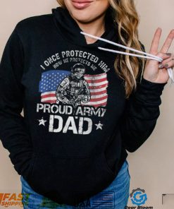 I once protected him now he protects me proud army dad American flag shirt