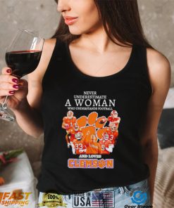 Never underestimate a woman who understands football and loves Clemson Tigers 2022 shirt