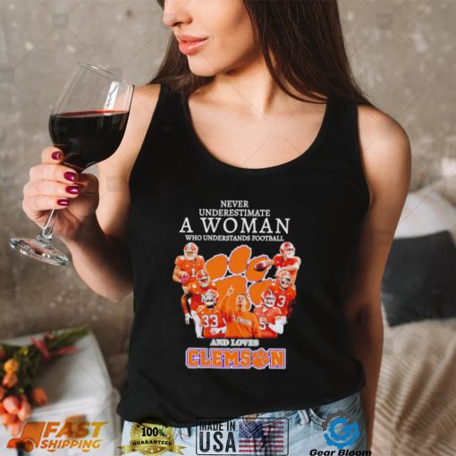 Never underestimate a woman who understands football and loves Clemson Tigers 2022 shirt