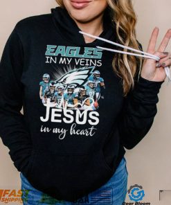 2022 The Eagles In My Veins Jesus In My Heart Signatures Shirt