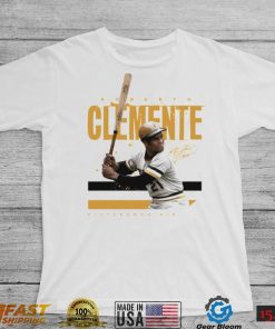 Roberto Clemente Pittsburgh Pirates signature Legend shirt