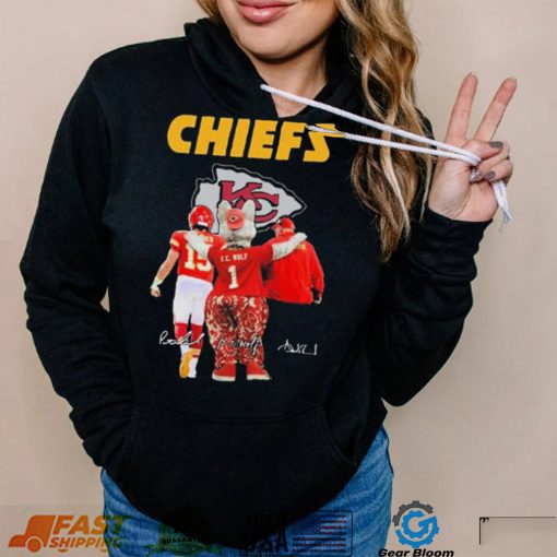 The Chiefs Kc Wolf Patrick Mahomes II And Andy Reid Signatures Shirt