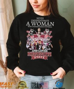 Never Underestimate A Woman Who Understands Football And Loves Mississippi State Bulldogs Signatures Shirt