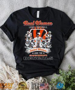 Real Women love football smart Women love the Cincinnati Bengals team 2022 signatures shirt