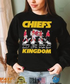 Chiefs kingdom Walking Abbey Road Patrick Mahomes Travis Kelce Isiah Pacheco Andy Reid signatures shirt